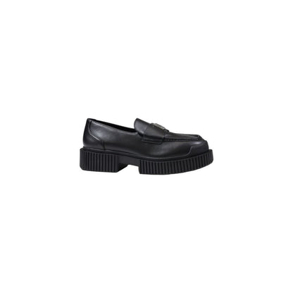 Platform Pumps Heels by Armani Exchange for women in leather and black showcases a effortlessly elegant silhouette as Women's Leather Platform Pumps Heels, featuring a effortlessly elegant platform and a effortlessly elegant for an elegant look.