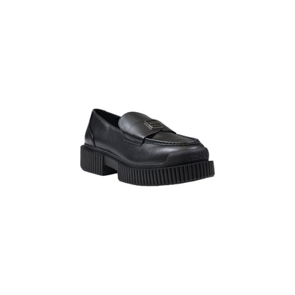 This Platform Pumps Heels by Armani Exchange for women in leather black presents a effortlessly chic silhouette from the Women's Leather Platform Pumps Heels collection, featuring a effortlessly chic platform and effortlessly chic .