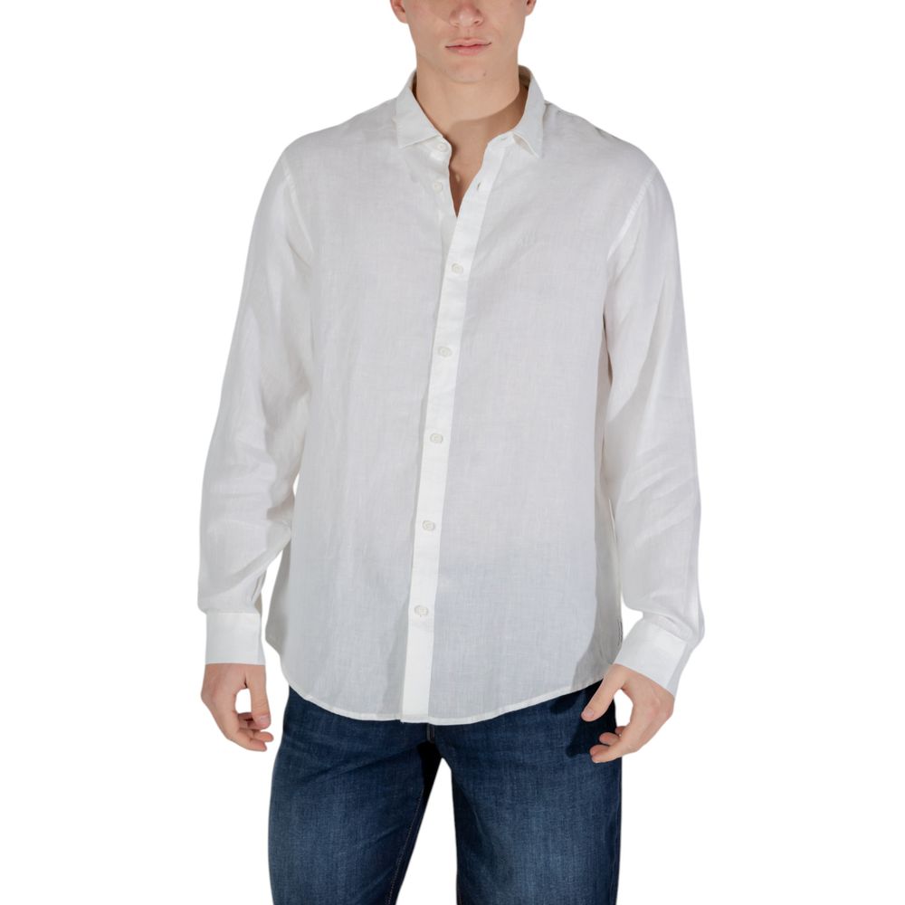 Shirt by Armani Exchange for men in linen white showcases a sleek silhouette, elegantly detailed with a sleek and long-sleeve for a sleek finish.
