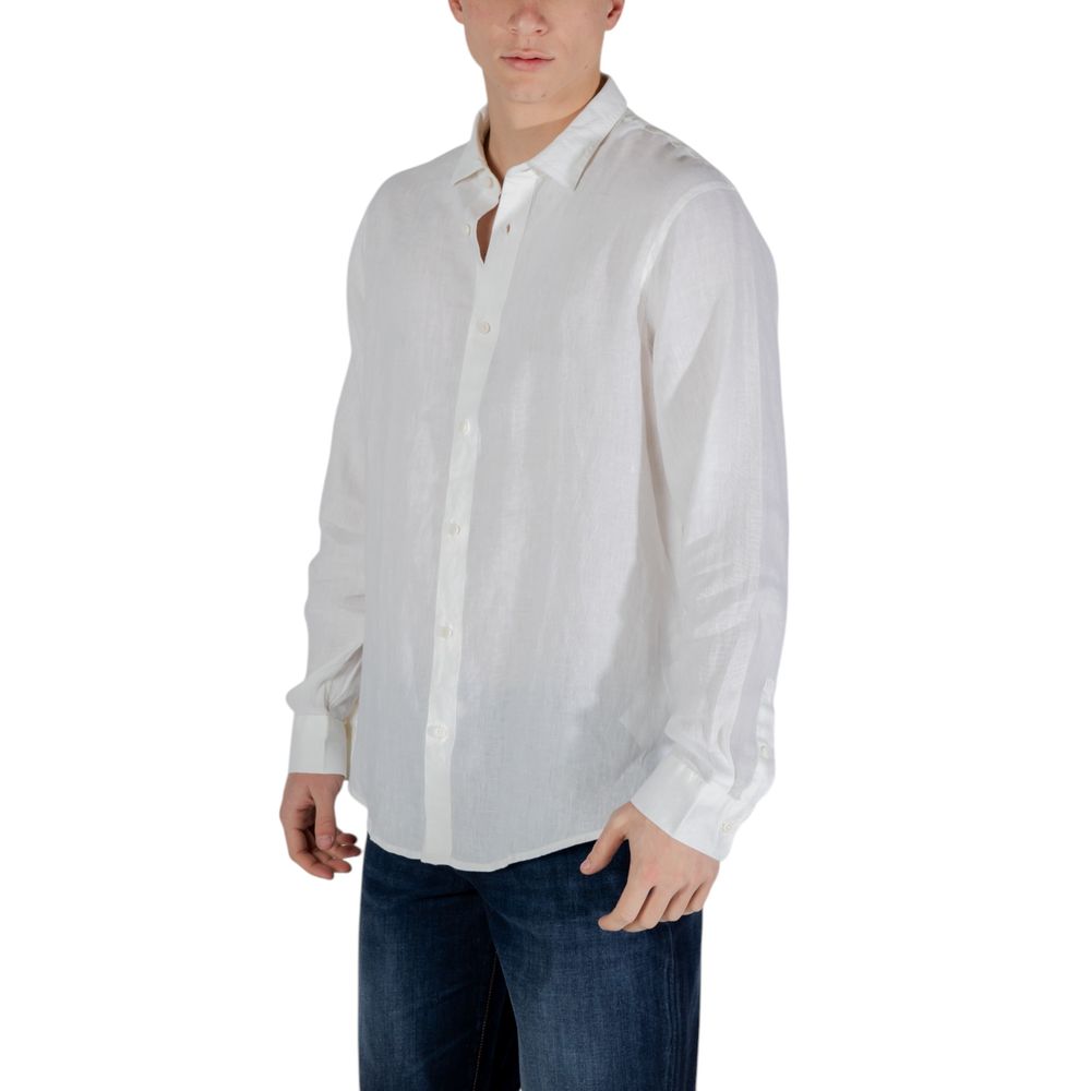 Shirt by Armani Exchange for men in linen white features an polished silhouette, showcasing a sophisticated and detail for a truly polished finish.