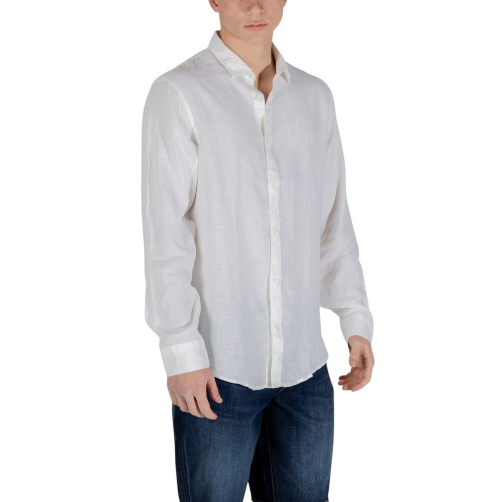 Shirt by Armani Exchange for men in linen white showcases a sublime silhouette, artfully detailed with a sublime and for a sophisticated, sublime finish.