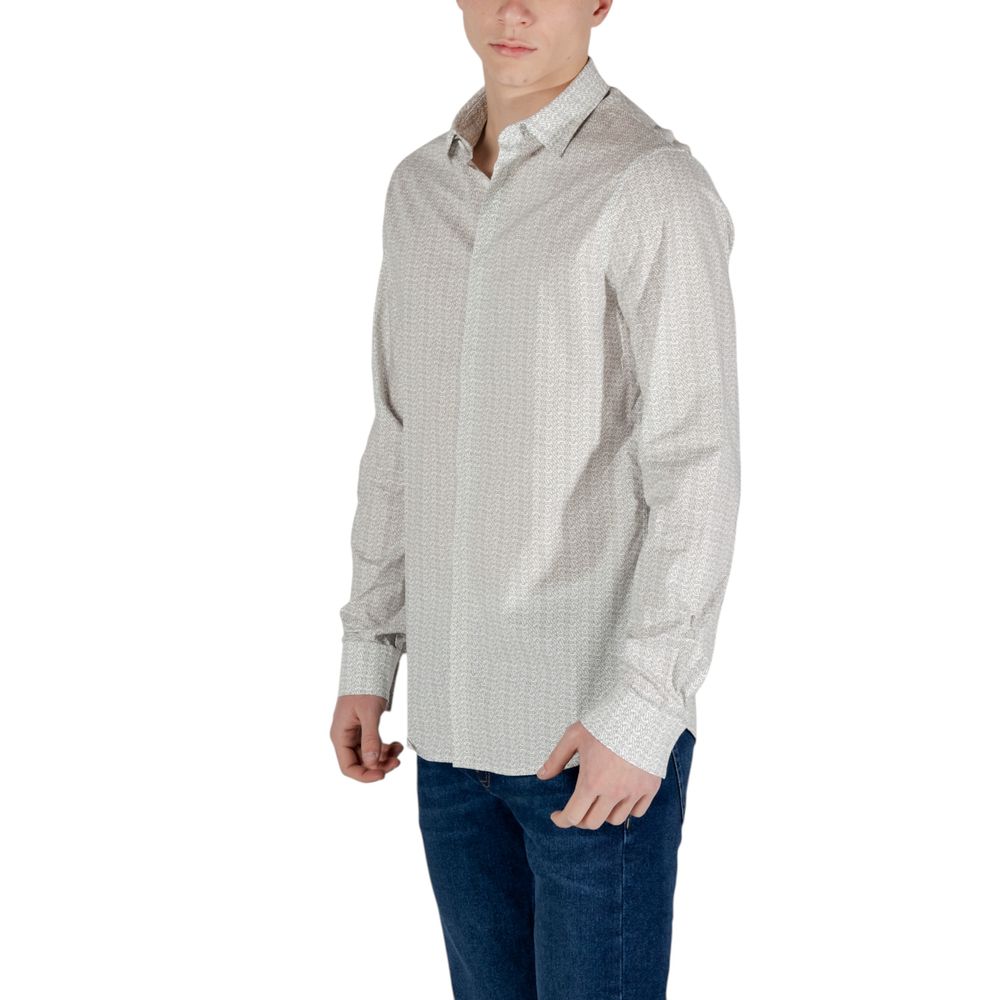 Shirt by Armani Exchange for men in stretch cotton cream showcases a sharp silhouette, elegantly detailed with a sharp and sharp .