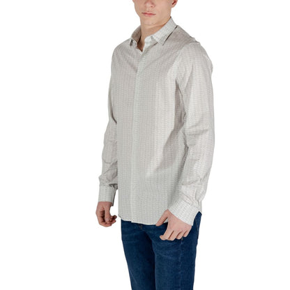 Shirt by Armani Exchange for men in stretch cotton cream showcases a sharp silhouette, elegantly detailed with a sharp and sharp .