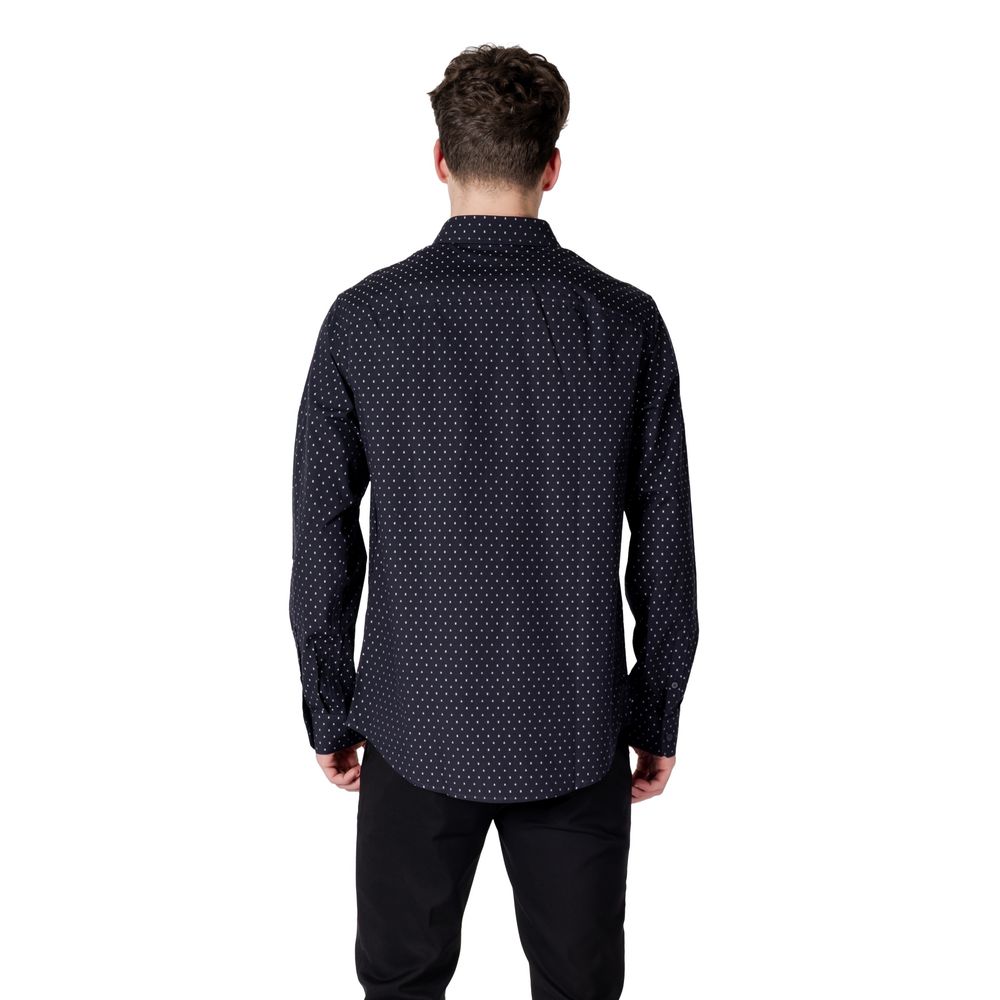 Shirt by Armani Exchange for men in cotton blue presents a discerning silhouette, showcasing a sophisticated and for a truly discerning finish.