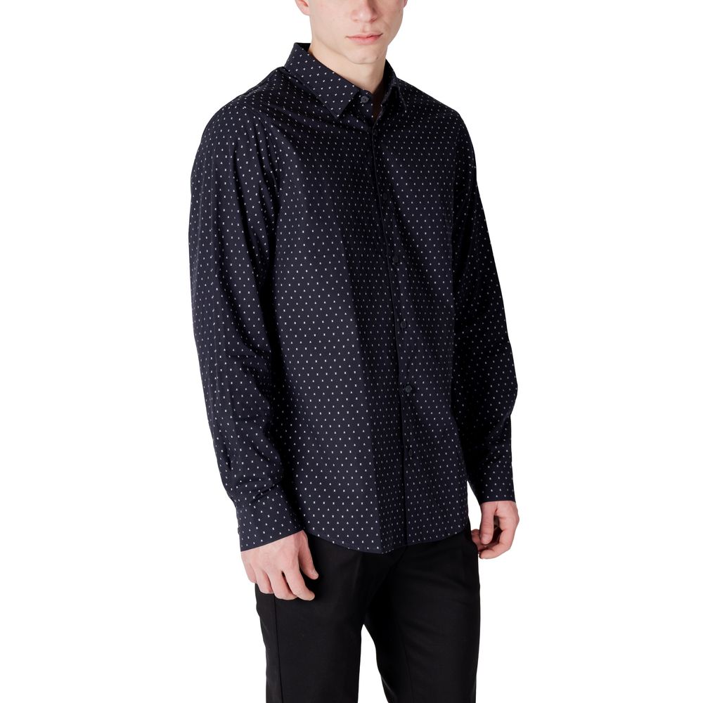 Shirt by Armani Exchange for men in cotton blue features an polished silhouette, showcasing a sophisticated and detail for a truly polished finish.