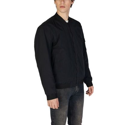 This Bomber Jacket by Hugo Boss for men in polyamide cotton black exhibits a edgy silhouette, meticulously detailed with functional lightweight & pockets and a edgy for a edgy finish.