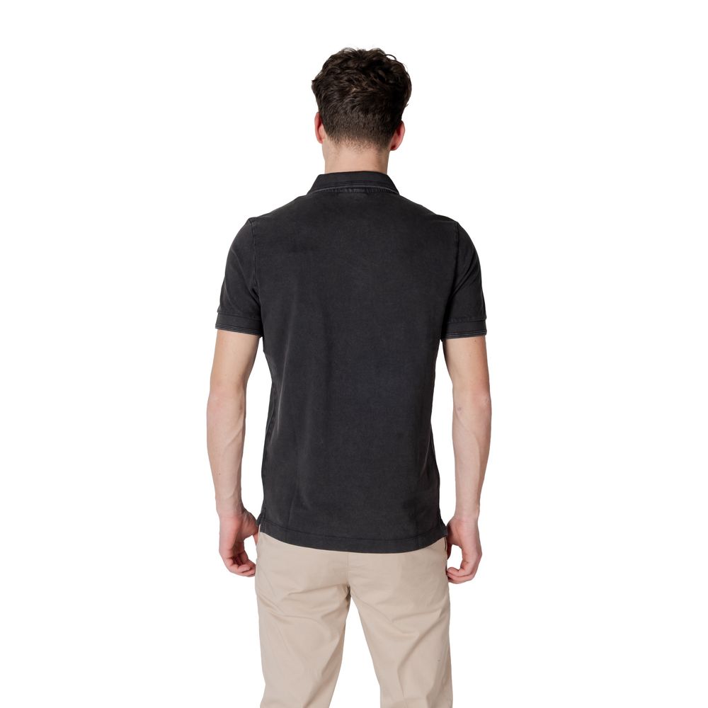Polo Shirt by Replay for men in cotton black presents a sleek silhouette, featuring a refined and for a sleek finish.