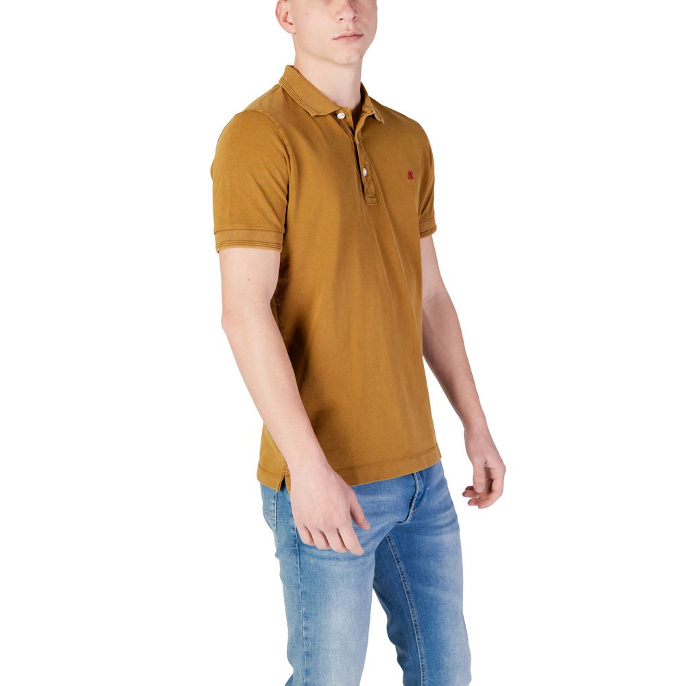 This Polo Shirt by Replay for men in cotton bronze presents a flawless silhouette, showcasing flawless detailing and a refined for a truly flawless aesthetic.