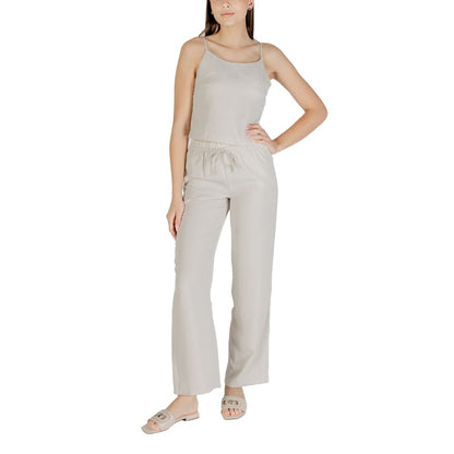 Activewear Top by Only for women in polyester beige showcases an streamlined silhouette, featuring a refined and detailed with functional for a streamlined finish.
