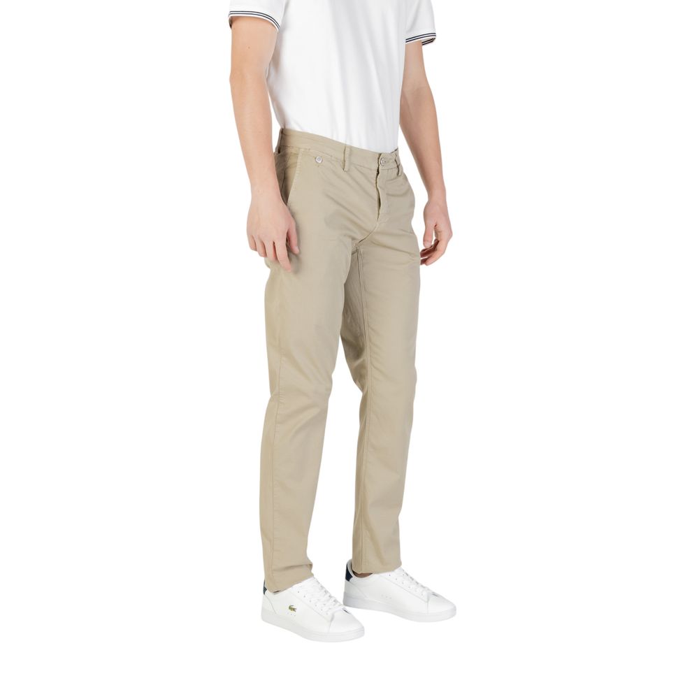 Trousers by Replay for men in stretch cotton green presents a perennial silhouette, meticulously tailored with a regular-fit cut, long finish, and an elegant .