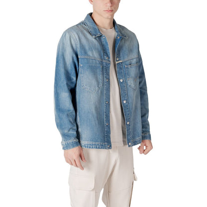 Jacket by Replay for men in denim cotton light-blue presents a authentic silhouette, artfully detailed with a authentic and functional pockets for a premium authentic finish.