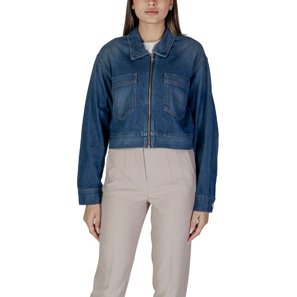 Jacket by Replay for women in stretch denim cotton blue features an utilitarian silhouette with a refined , showcasing sophisticated pockets for an utilitarian aesthetic.