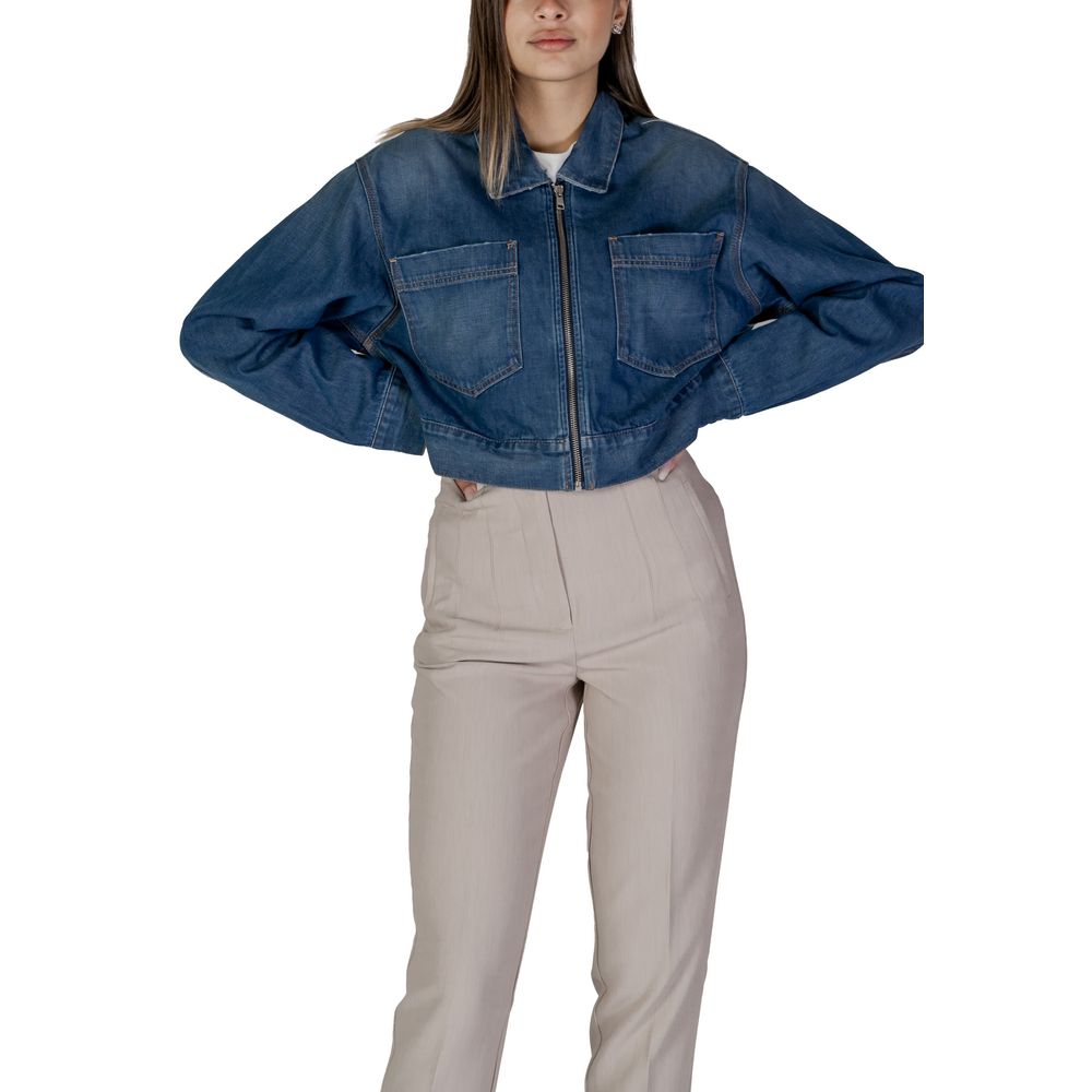 Jacket by Replay for women in stretch denim cotton blue features an utilitarian silhouette with a refined , showcasing sophisticated pockets for an utilitarian aesthetic.