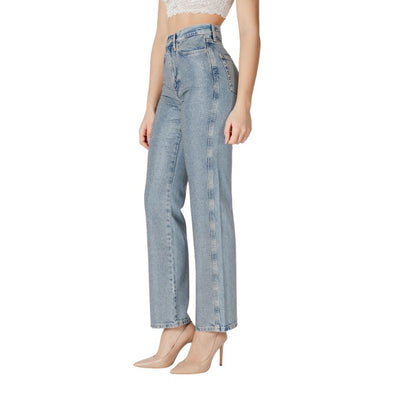 Jeans by Only for women in denim cotton blue features an refined tailoring silhouette, showcasing a premium regular-fit & mom with a and cut for a refined tailoring look.