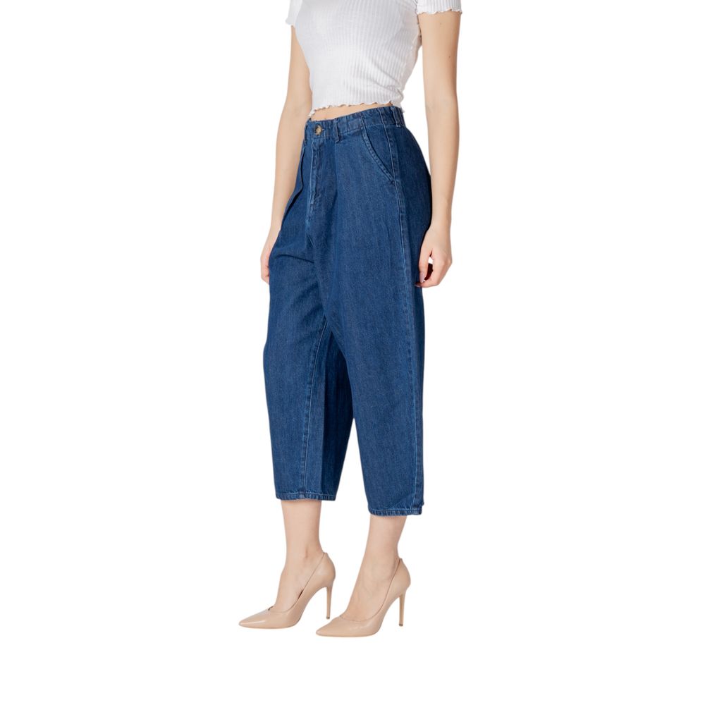 Jeans by Only for women in denim cotton blue features a polished silhouette with a polished relaxed-fit, reaching a polished and finished with a polished .