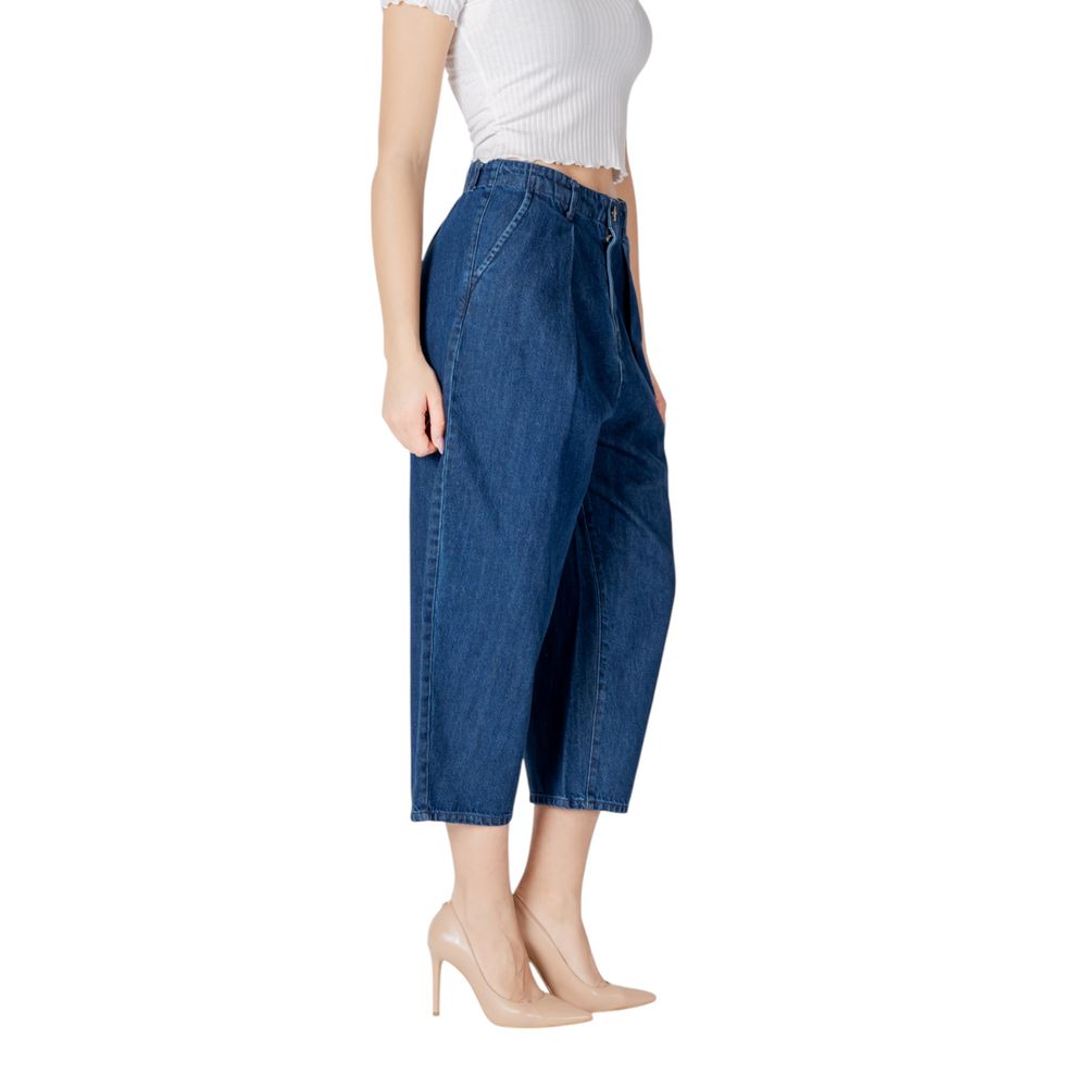 Jeans by Only for women in denim cotton blue features a refined silhouette with a refined relaxed-fit, defined by a and a refined for a refined finish.
