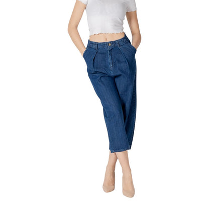 Jeans by Only for women in denim cotton blue presents a tailored silhouette, showcasing a tailored relaxed-fit and cut with a refined for a truly tailored aesthetic.