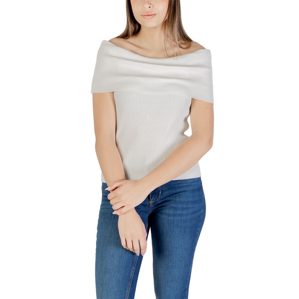 T-Shirt by Only for women in cotton polyester white showcases a unassuming silhouette, artfully detailed with a refined and unassuming for a sophisticated, contemporary look.