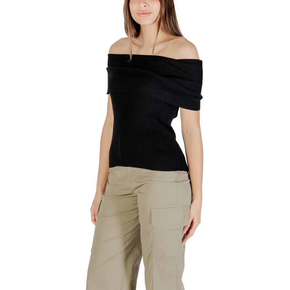 Shirt by Only for women in cotton polyester black showcases a sleek silhouette, elegantly detailed with a sleek and for a sleek finish.