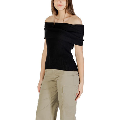 Shirt by Only for women in cotton polyester black showcases a sleek silhouette, elegantly detailed with a sleek and for a sleek finish.