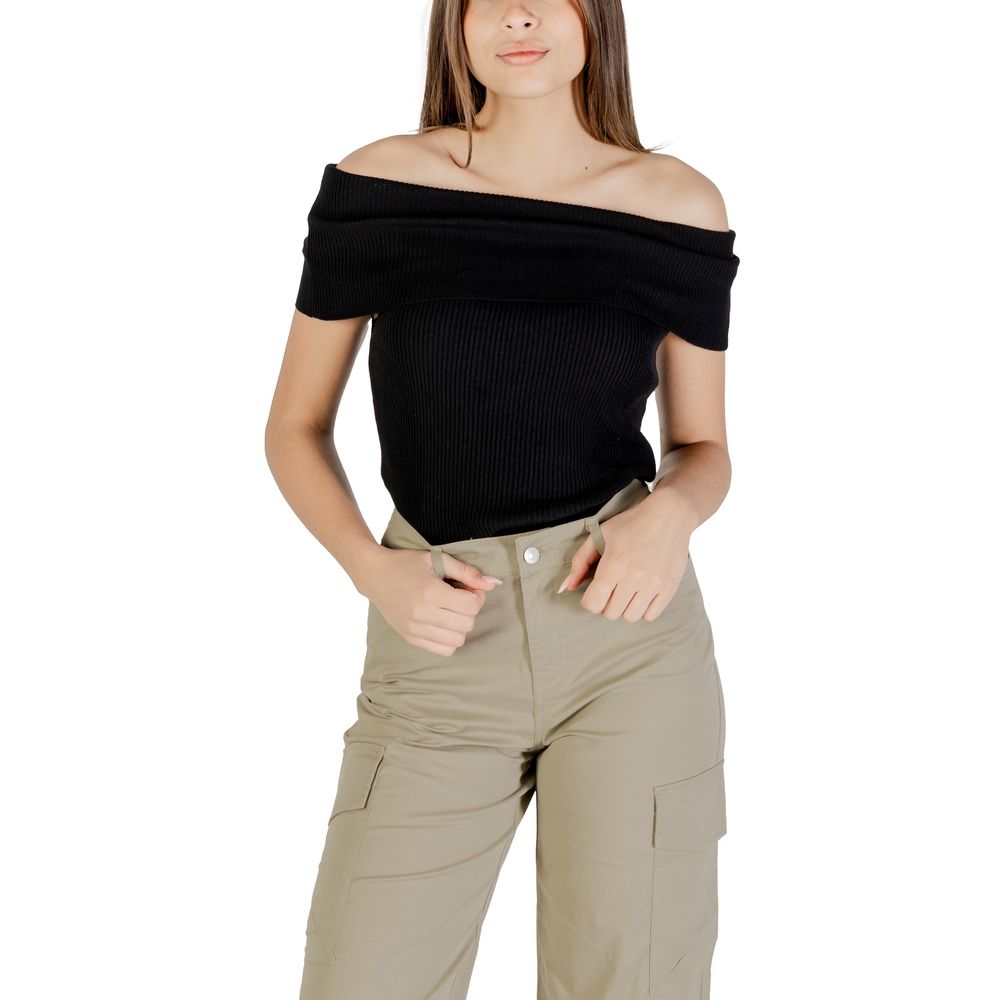 Shirt by Only for women in cotton polyester black showcases a sharp silhouette, elegantly detailed with a sharp and sharp .
