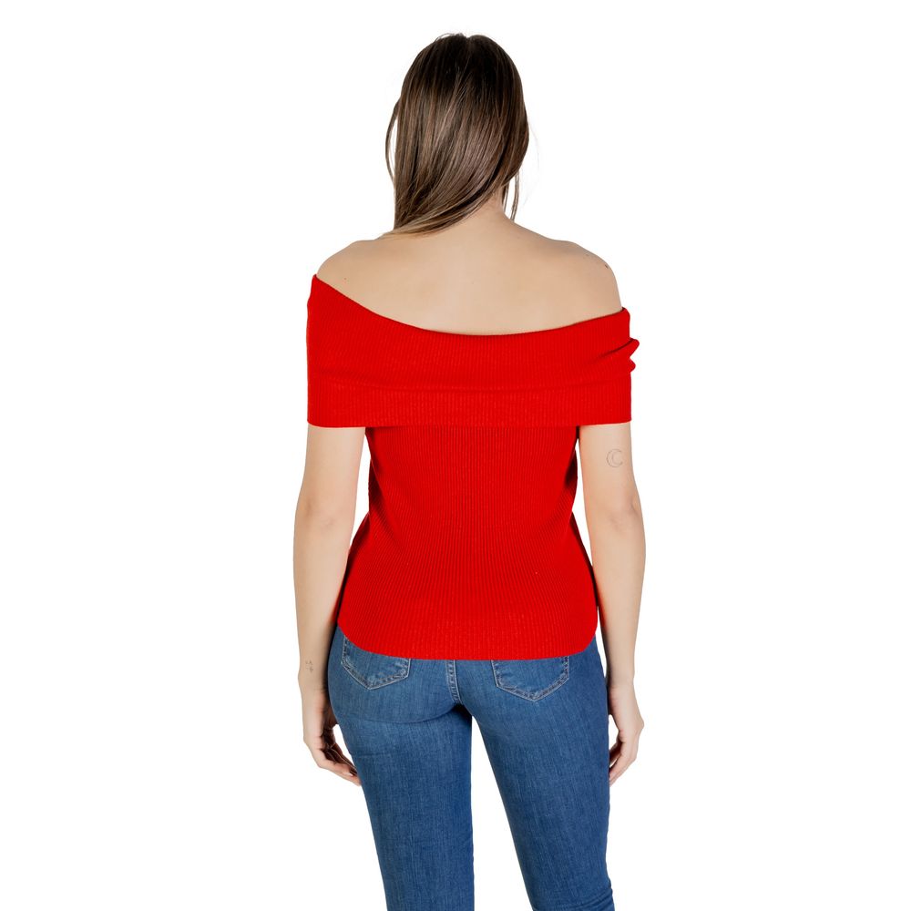 Shirt by Only for women in cotton polyester red showcases a sublime silhouette, artfully detailed with a sublime and for a sophisticated, sublime finish.
