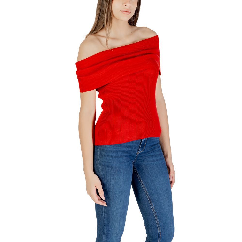 Shirt by Only for women in cotton polyester red features an architectural silhouette with a refined and elegant for a architectural look.