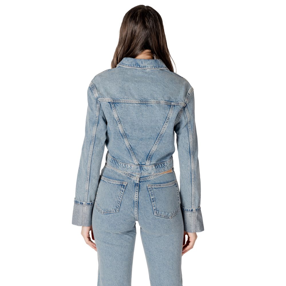 Jacket by Only for women in organic cotton denim light-blue showcases a contemporary silhouette, detailed with a contemporary and premium pockets for a sophisticated finish.