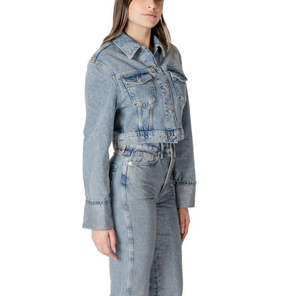 Jacket by Only for women in organic cotton denim light-blue features an utilitarian silhouette with a refined , showcasing sophisticated pockets for an utilitarian aesthetic.