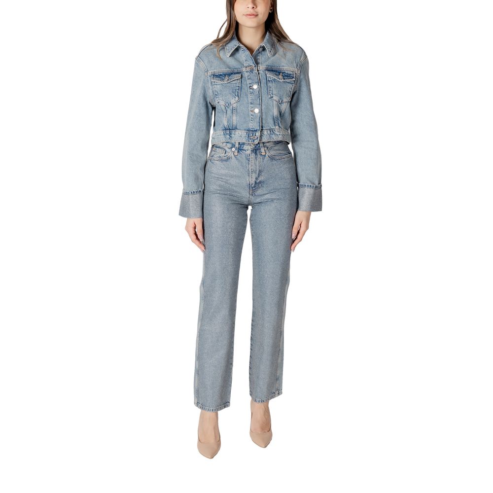 Jacket by Only for women in organic cotton denim light-blue showcases a contemporary silhouette, detailed with a contemporary and premium pockets for a sophisticated finish.