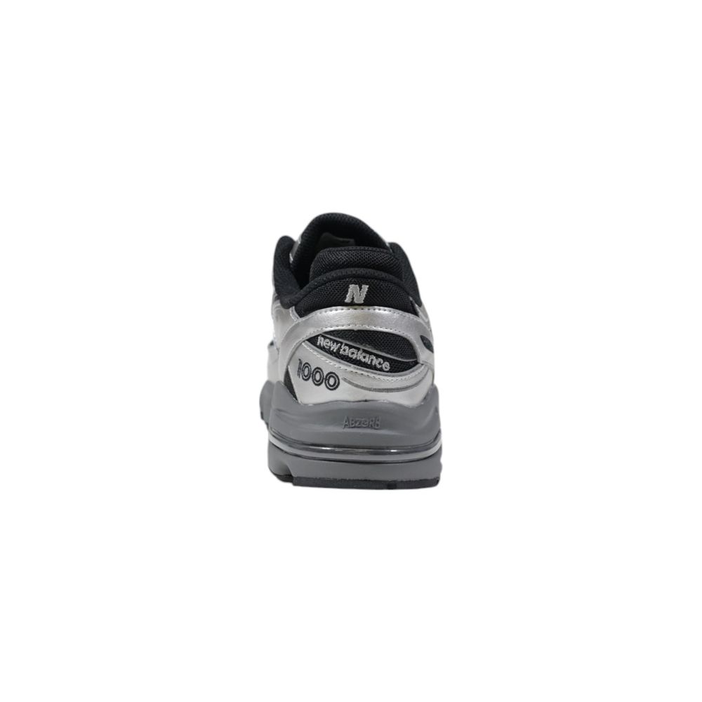 Sneakers by New Balance for men in synthetic textile & mesh silver features an sumptuous design from the Men's Athletic Synthetic Textile & Mesh Sneakers collection, highlighting a sumptuous athletic style for a premium, high-fashion look.