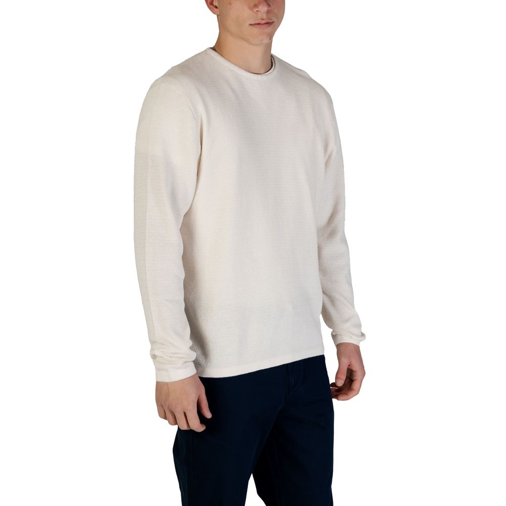 Sweatshirt by Jack Jones for men in cotton polyester white showcases a slouchy chic silhouette, artfully detailed with a slouchy chic and for a slouchy chic finish.