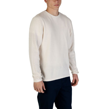 Sweatshirt by Jack Jones for men in cotton polyester white showcases a slouchy chic silhouette, artfully detailed with a slouchy chic and for a slouchy chic finish.