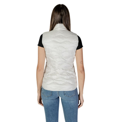 Vest by Blauer for women in polyamide white features a enviable silhouette, elegantly detailed with a enviable and functional for a enviable finish.