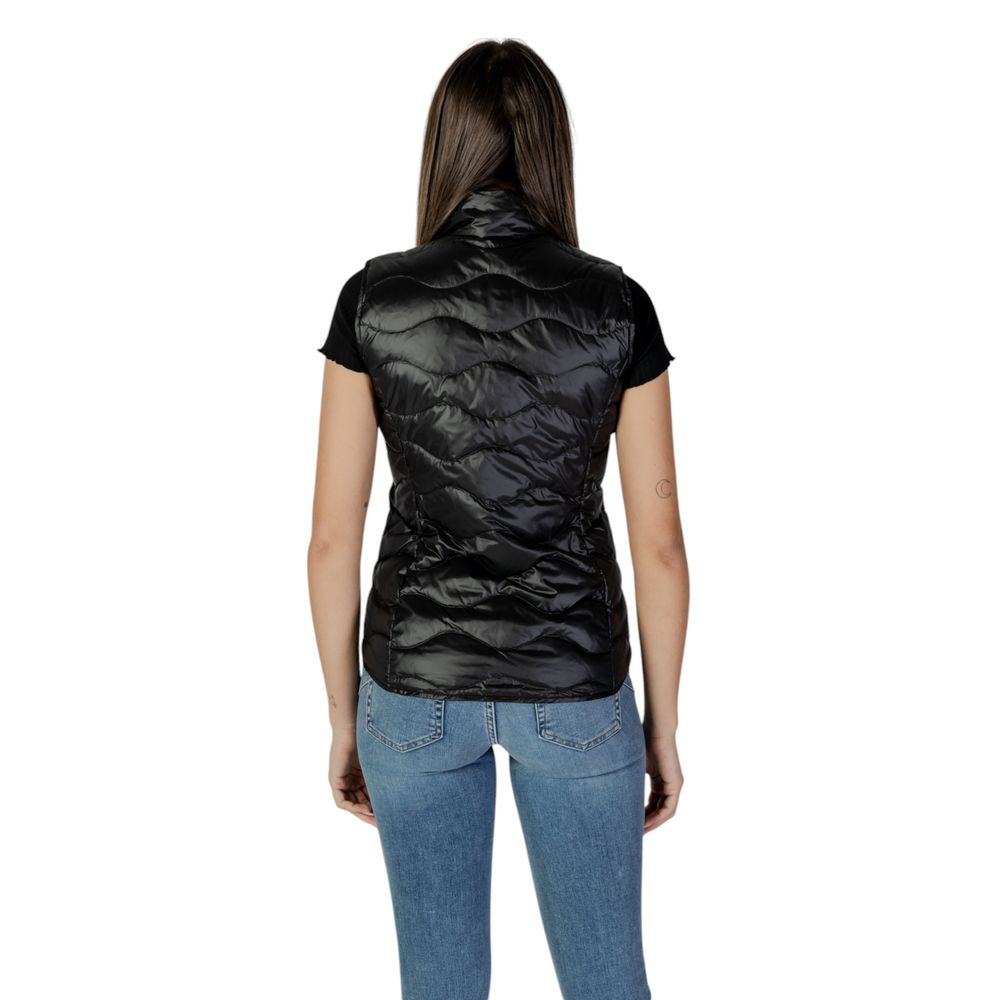 Vest by Blauer for women in polyamide black features an on trend silhouette, showcasing a sophisticated and premium for a truly on trend finish.