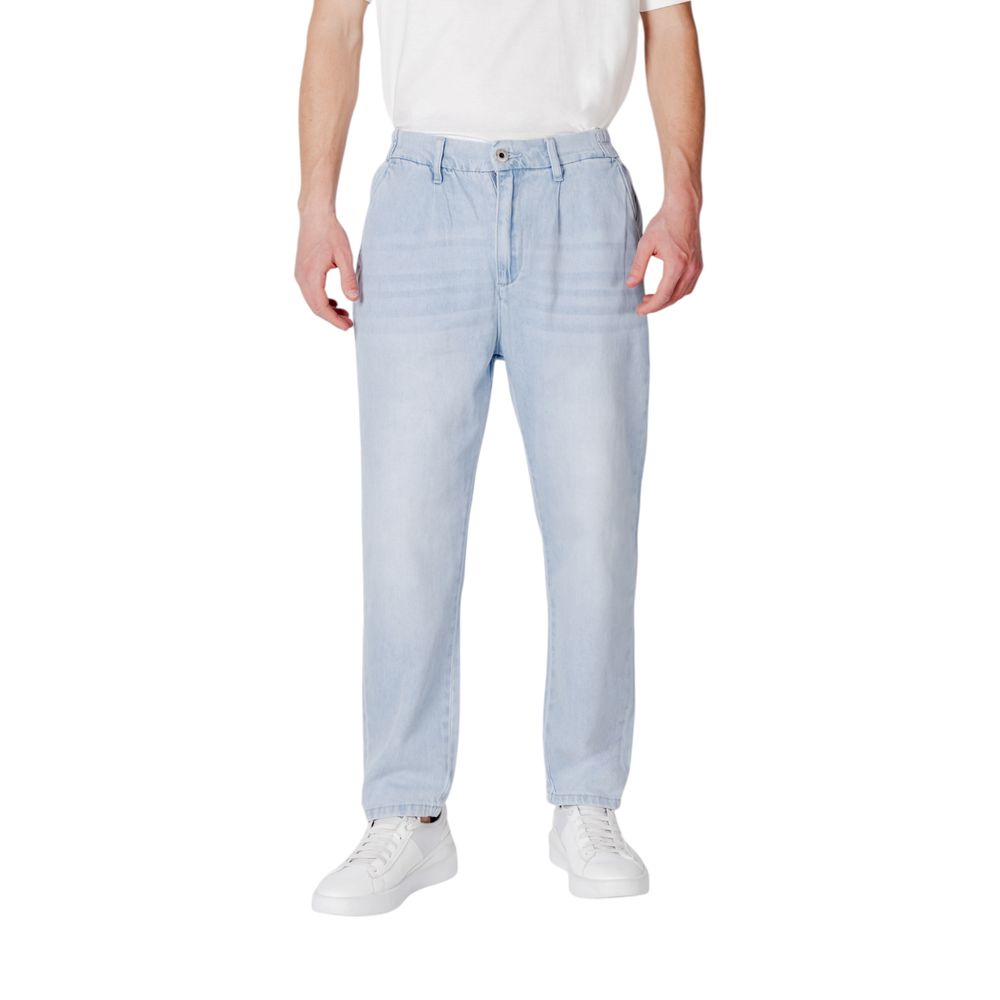 Jeans by Gianni Lupo for men in denim cotton blue features a refined silhouette with a refined tapered-leg & slim, defined by a and a refined long for a refined finish.