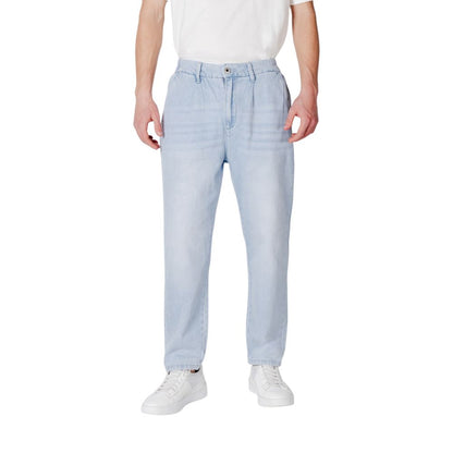 Jeans by Gianni Lupo for men in denim cotton blue features a refined silhouette with a refined tapered-leg & slim, defined by a and a refined long for a refined finish.