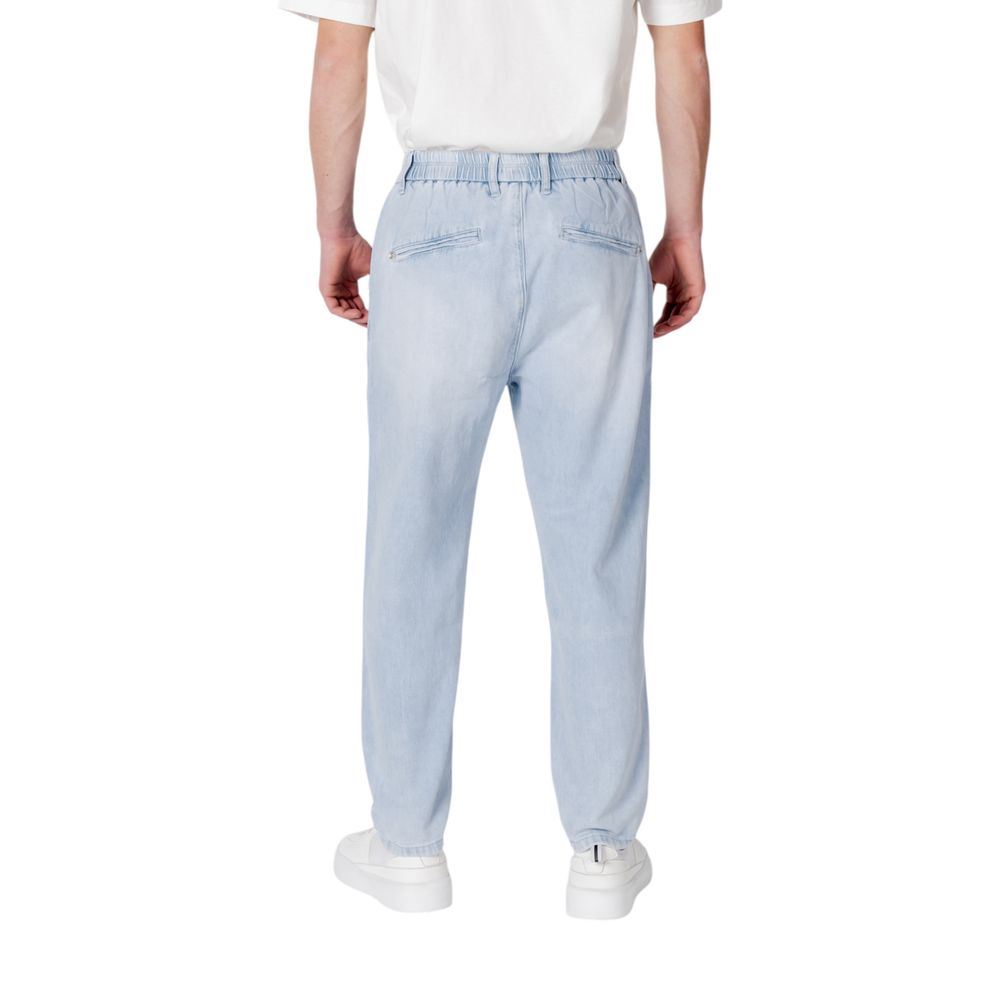 Jeans by Gianni Lupo for men in denim cotton blue presents a refined pantology silhouette, artfully defined by a refined pantology tapered-leg & slim, long, and a sophisticated .
