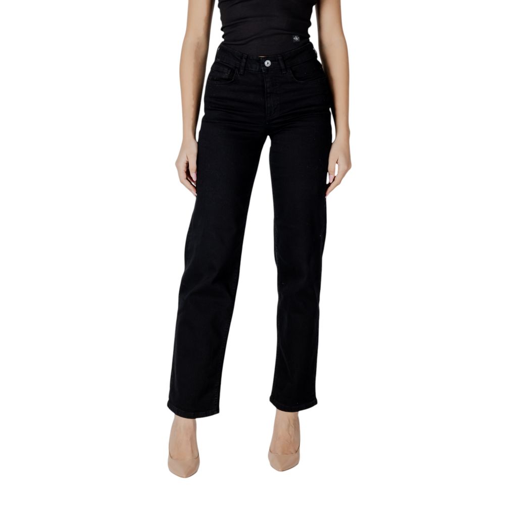 Jeans by ICHI for women in stretch denim cotton black presents a refined pantology silhouette, artfully defined by a refined pantology relaxed-fit & wide, , and a sophisticated .