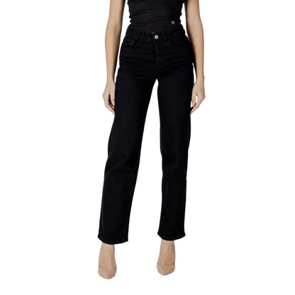 Jeans by ICHI for women in stretch denim cotton black presents a refined pantology silhouette, artfully defined by a refined pantology relaxed-fit & wide, , and a sophisticated .