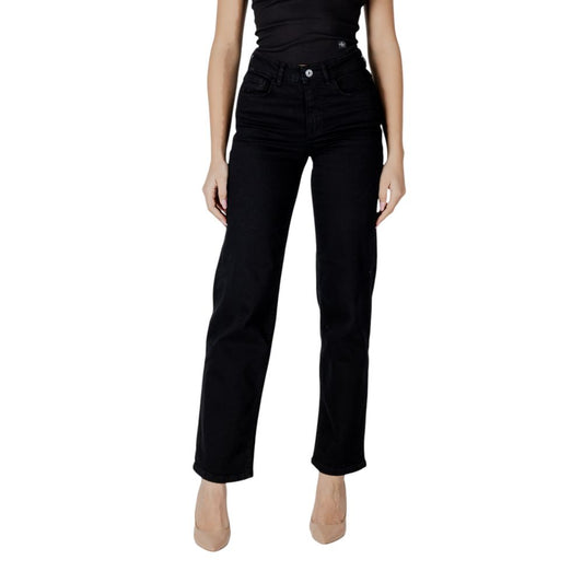 Jeans by ICHI for women in stretch denim cotton black presents a refined pantology silhouette, artfully defined by a refined pantology relaxed-fit & wide, , and a sophisticated .