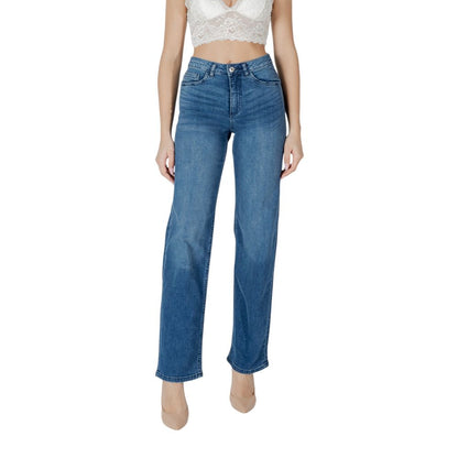 Jeans by ICHI for women in stretch denim cotton blue presents a tailored silhouette, showcasing a tailored relaxed-fit & wide and cut with a refined for a truly tailored aesthetic.