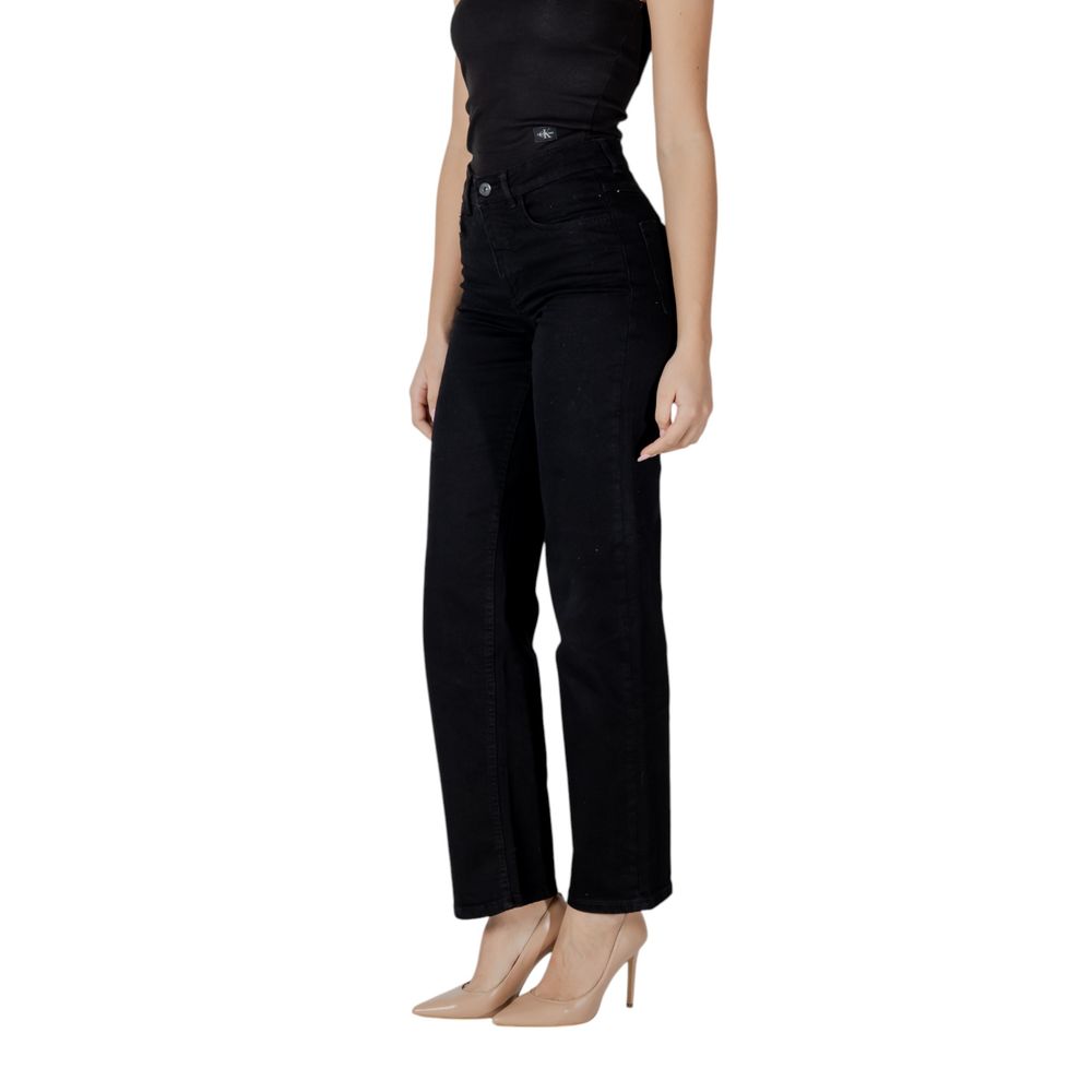 Jeans by ICHI for women in stretch denim cotton black presents a refined pantology silhouette, artfully defined by a refined pantology relaxed-fit & wide, , and a sophisticated .