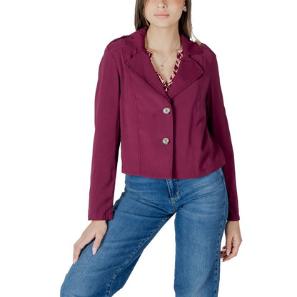 This Parka by Street One for women in polyester & viscose purple presents a utilitarian silhouette, meticulously detailed with lightweight and a utilitarian for a sophisticated, weather-ready look.