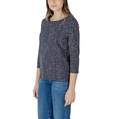 T-Shirt by Street One for women in stretch viscose blue showcases a dramatic silhouette, elegantly detailed with a dramatic and for a truly dramatic finish.
