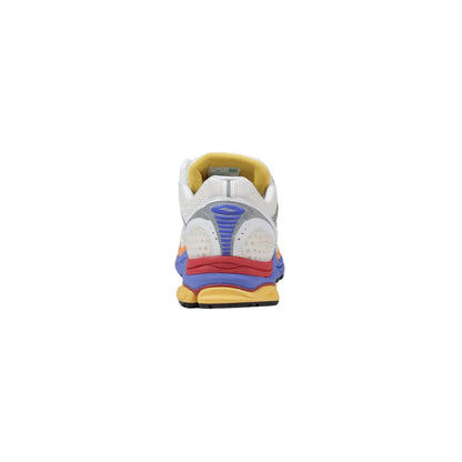 Sneakers by Saucony for women in synthetic fabric white features an sumptuous design from the Women's Athletic Synthetic Fabric Sneakers collection, highlighting a sumptuous athletic style for a premium, high-fashion look.