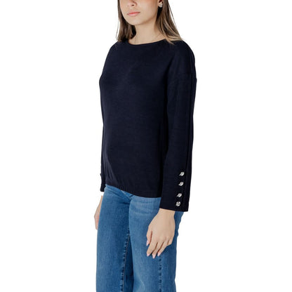 Sweatshirt by Street One for women in polyester & viscose blue showcases a slouchy chic silhouette, artfully detailed with a slouchy chic and for a slouchy chic finish.