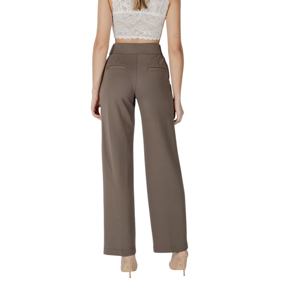 Trousers by Street One for women in stretch polyamide & viscose brown features an sartorial silhouette, showcasing a precise straight-leg & regular-fit and long with a sartorial high rise for a refined look.