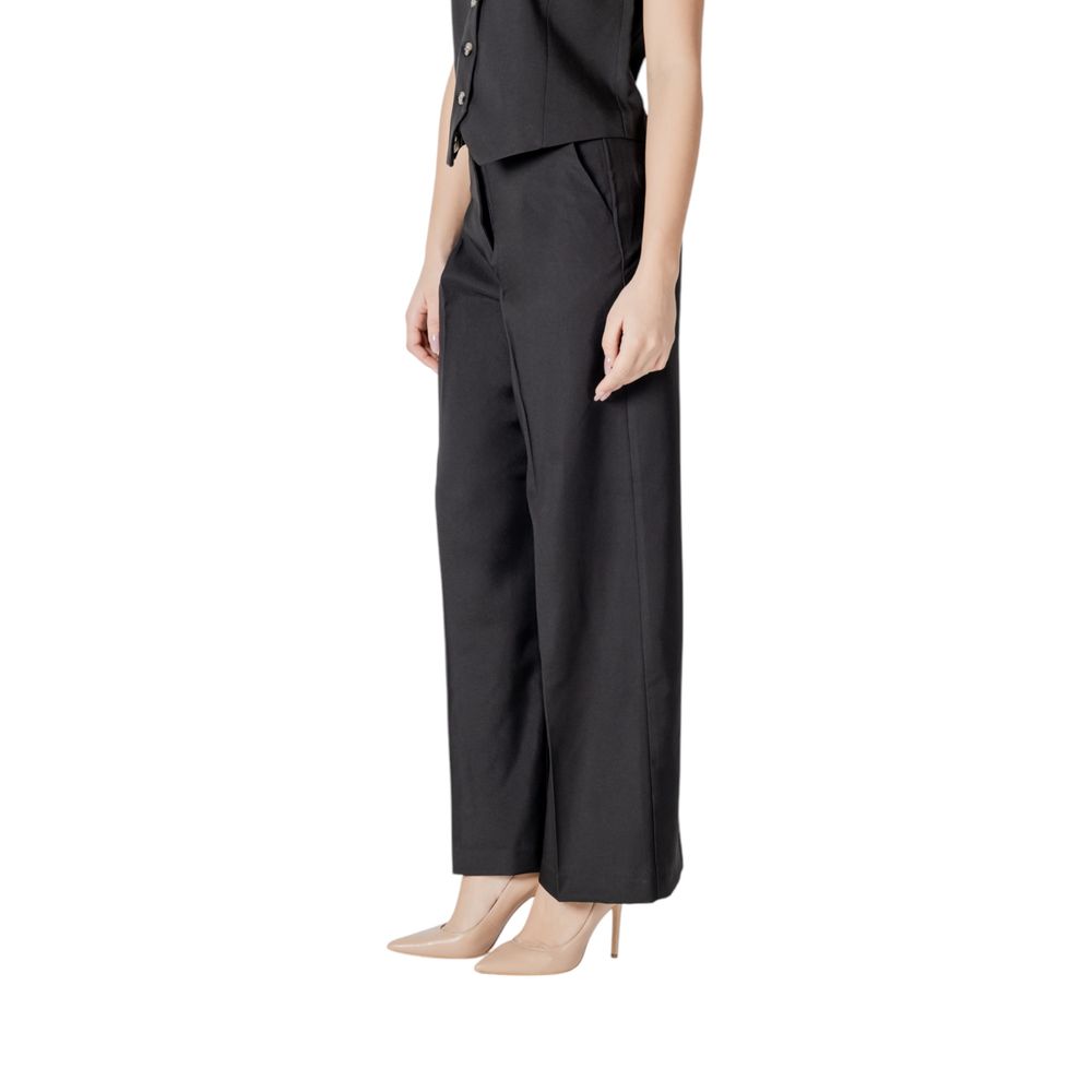 Trousers by ICHI for women in stretch polyester black features an sartorial silhouette, showcasing a precise straight-leg & wide and long with a sartorial for a refined look.