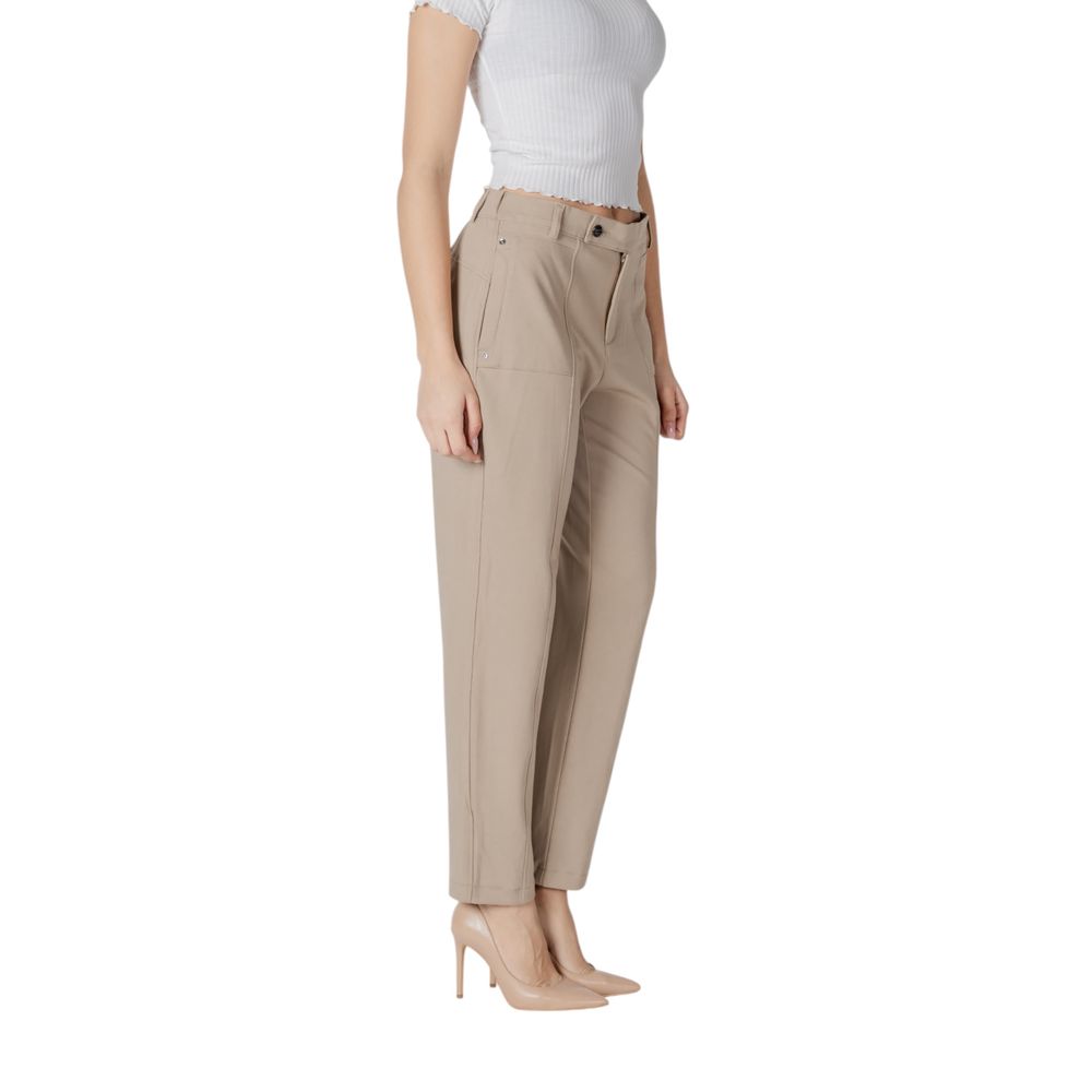 Trousers by Street One for women in stretch polyamide & viscose beige presents a perennial silhouette, meticulously tailored with a tapered-leg & regular-fit cut, long finish, and an elegant .